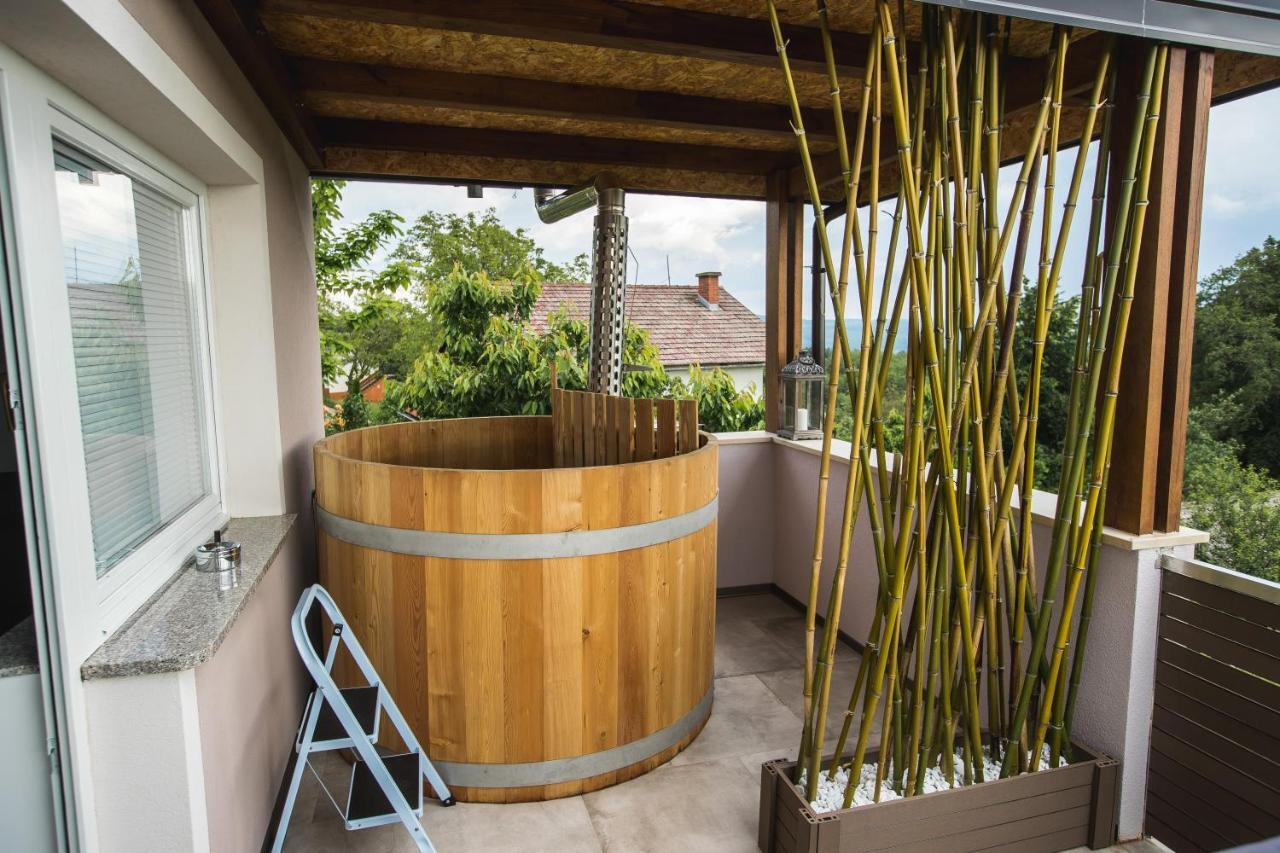 Apartment Ma&Ja With Hot Tub Metlika Esterno foto